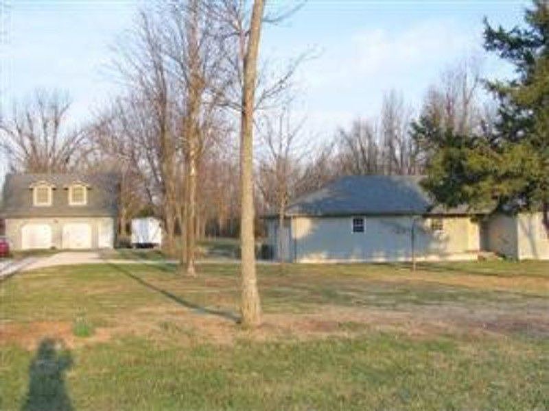 2nd image of 7050 N Farm Road 191