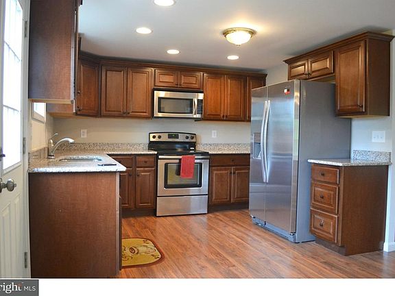 3rd image of 14 Mary St