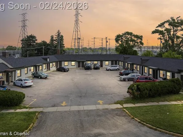 44784 Woodward Ave, Pontiac, MI 48341