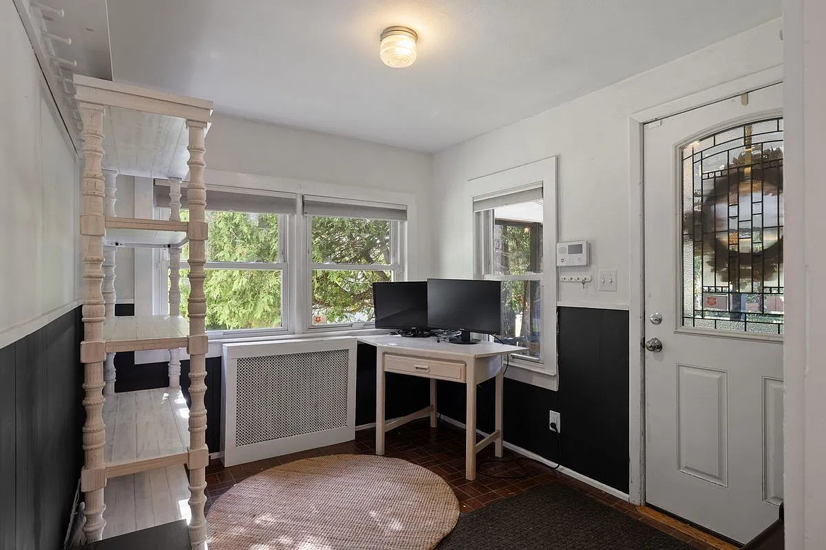 2 bed, 1.0 bath, 1043 sqft, $4,250 — Photo 2