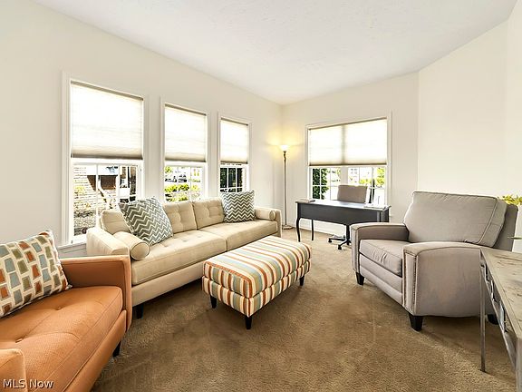 3rd image of 460 Hollyhock Ct