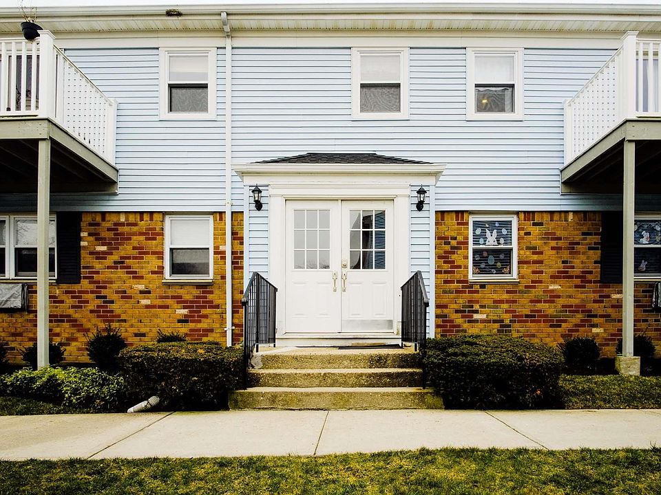 1st image of 260-18 Waverly Avenue #18