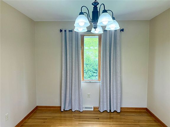 5th image of 313 Crest Ave