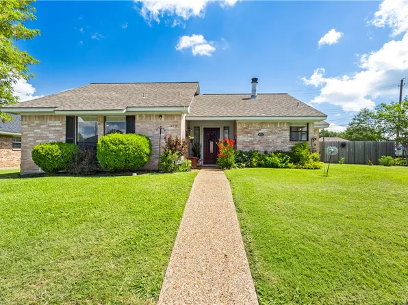 4521 Pembrook Ln, Bryan, TX 77802