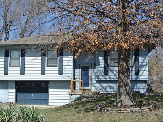 1st image of 1906 Parkwood Dr