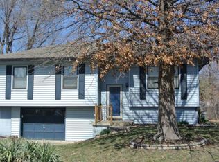 1906 Parkwood Dr, Harrisonville, MO 64701