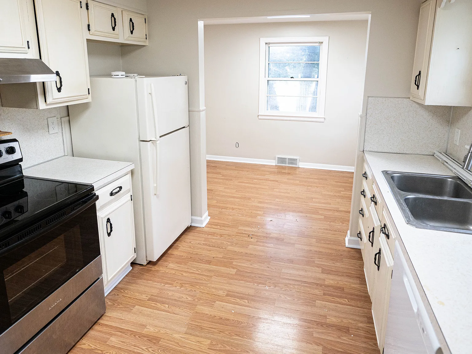 2 bed, 1000 sqft, $1,975 — Photo 3