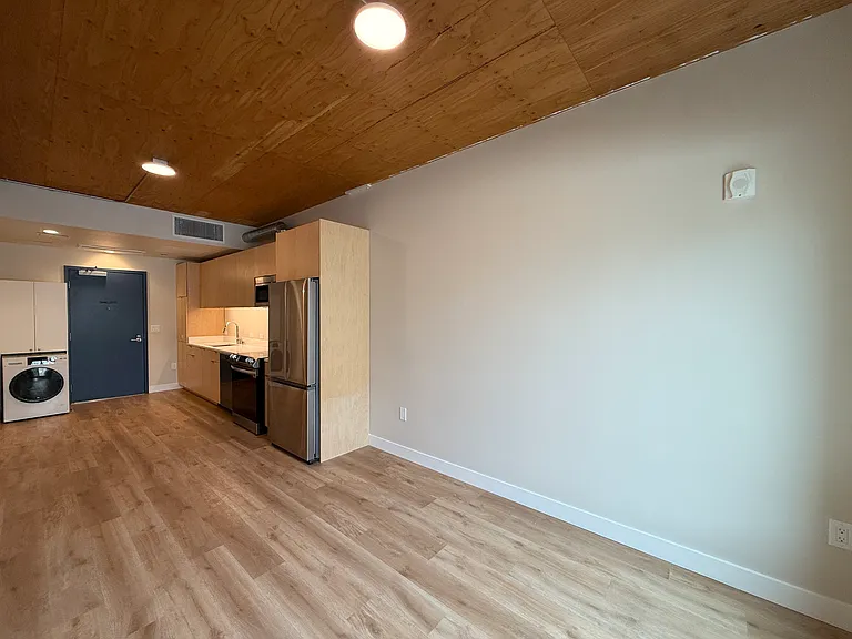 12th Street Apartments — Photo 4
