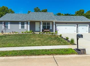 1495 Saint Charles Dr, Hillsboro, MO 63050