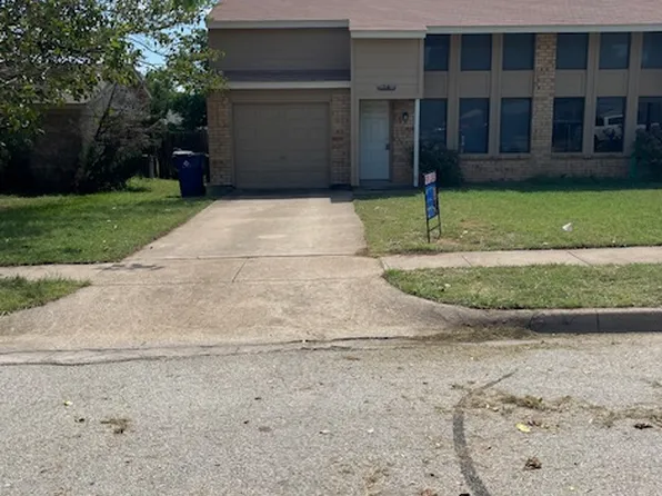 104 Matthew Dr APT B, Crowley, TX 76036