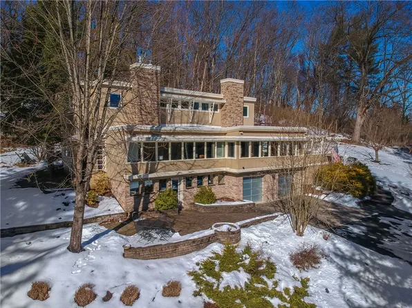 821 Lake Rd, Bradfordwoods, PA 15015