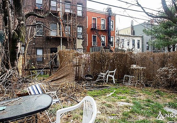 3rd image of 840 Hart St #2B