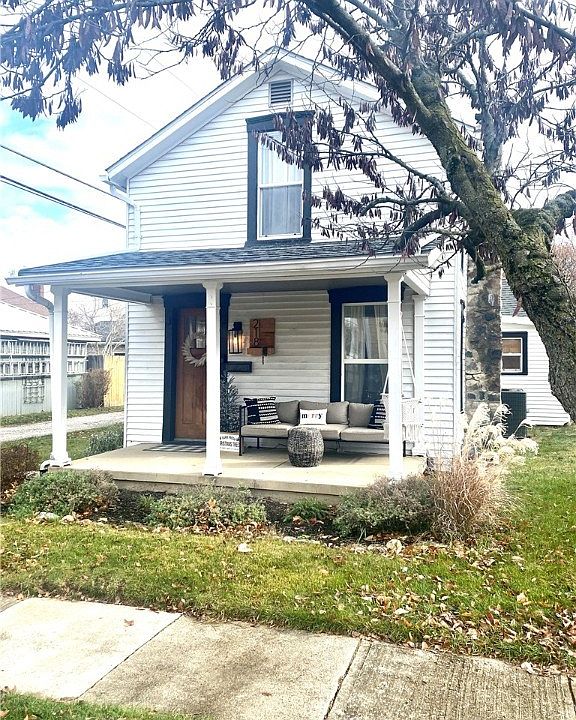 1st image of 218 S 6th St