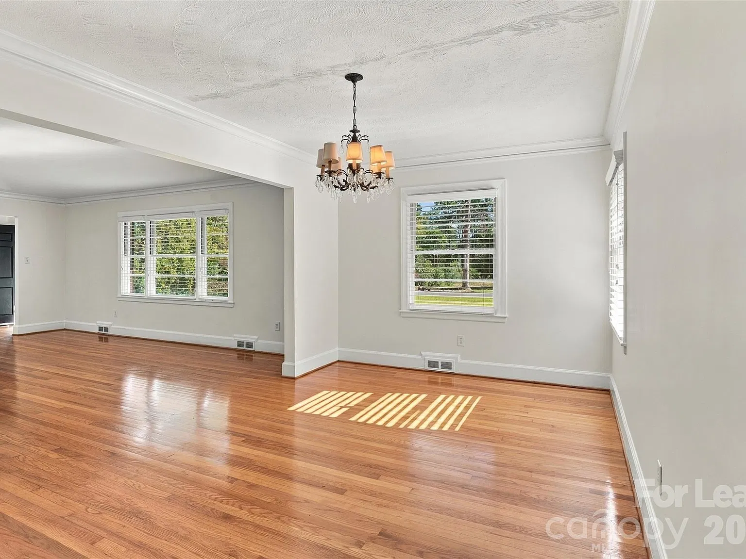 3 bed, 3.0 bath, 2420 sqft, $3,200 — Photo 4