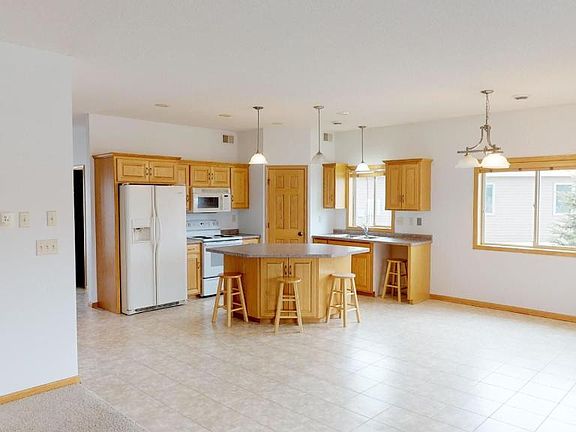 5th image of 509 Graceview Dr E