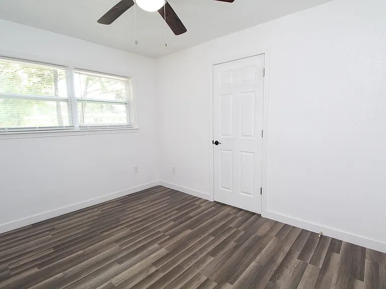 6037 Syrcle Ave — Photo 16