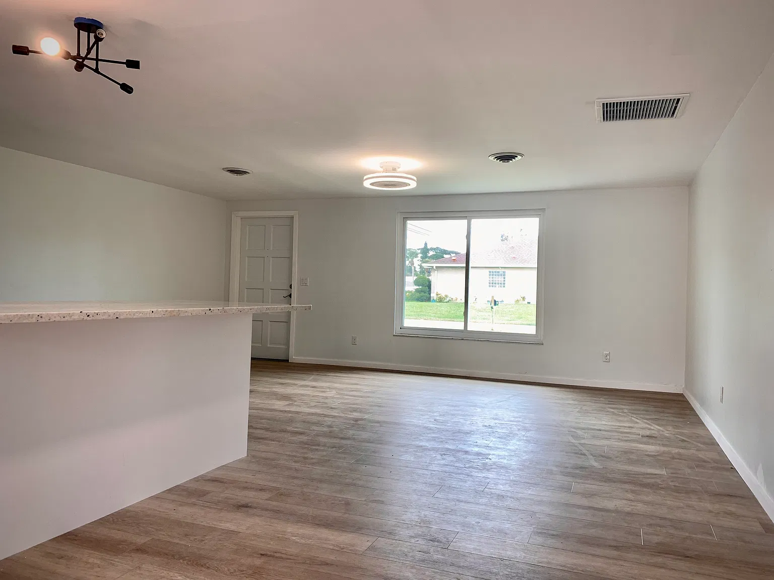 3 bed, 1264 sqft, $2,850 — Photo 3