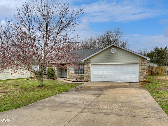 2nd image of 105 N Diane Ct