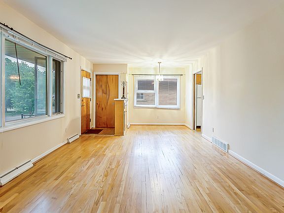 3rd image of 1210 Arella Blvd