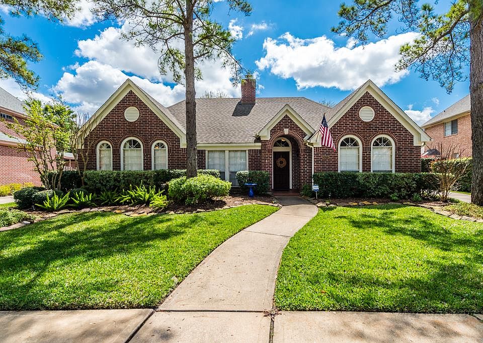 1st image of 24723 Lakebriar Dr