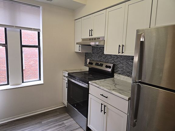 4th image of 590 Parkview Dr #202
