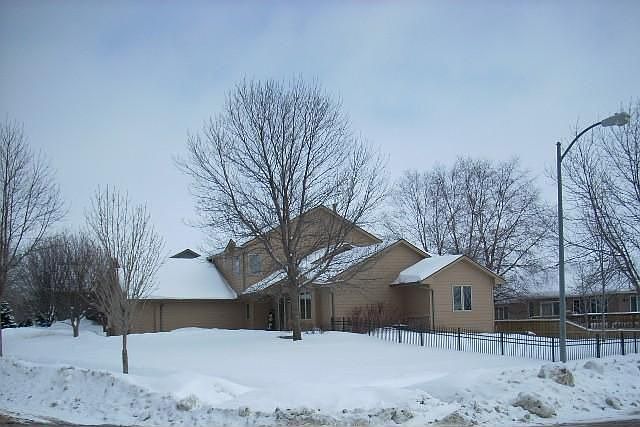 1st image of 801 E 62nd St