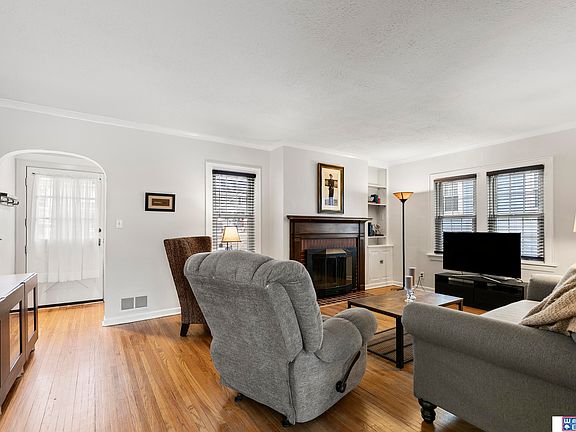 5th image of 2127 Lake St