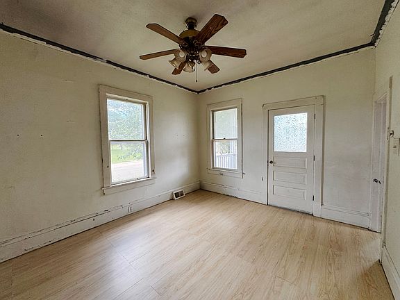 3rd image of 404 Brumbach St