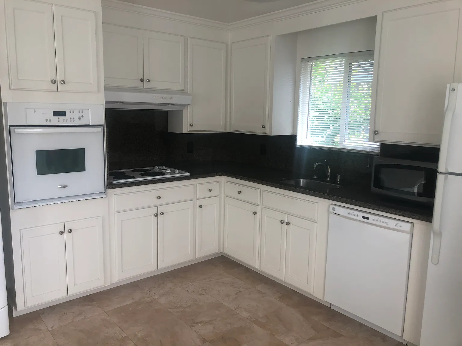 2 bed, 800 sqft, $2,600 — Photo 1