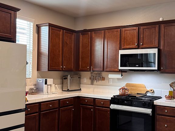4th image of 1473 La Quinta Way