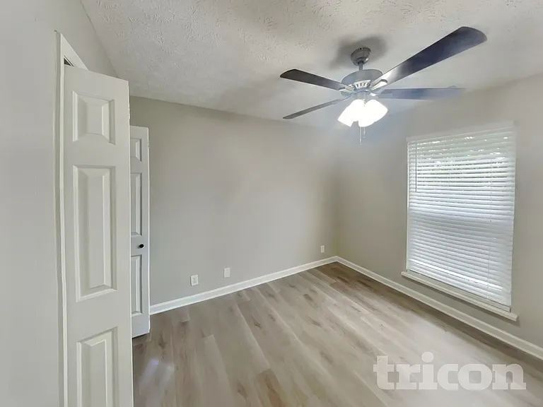 104 Edgewater Ct — Photo 14