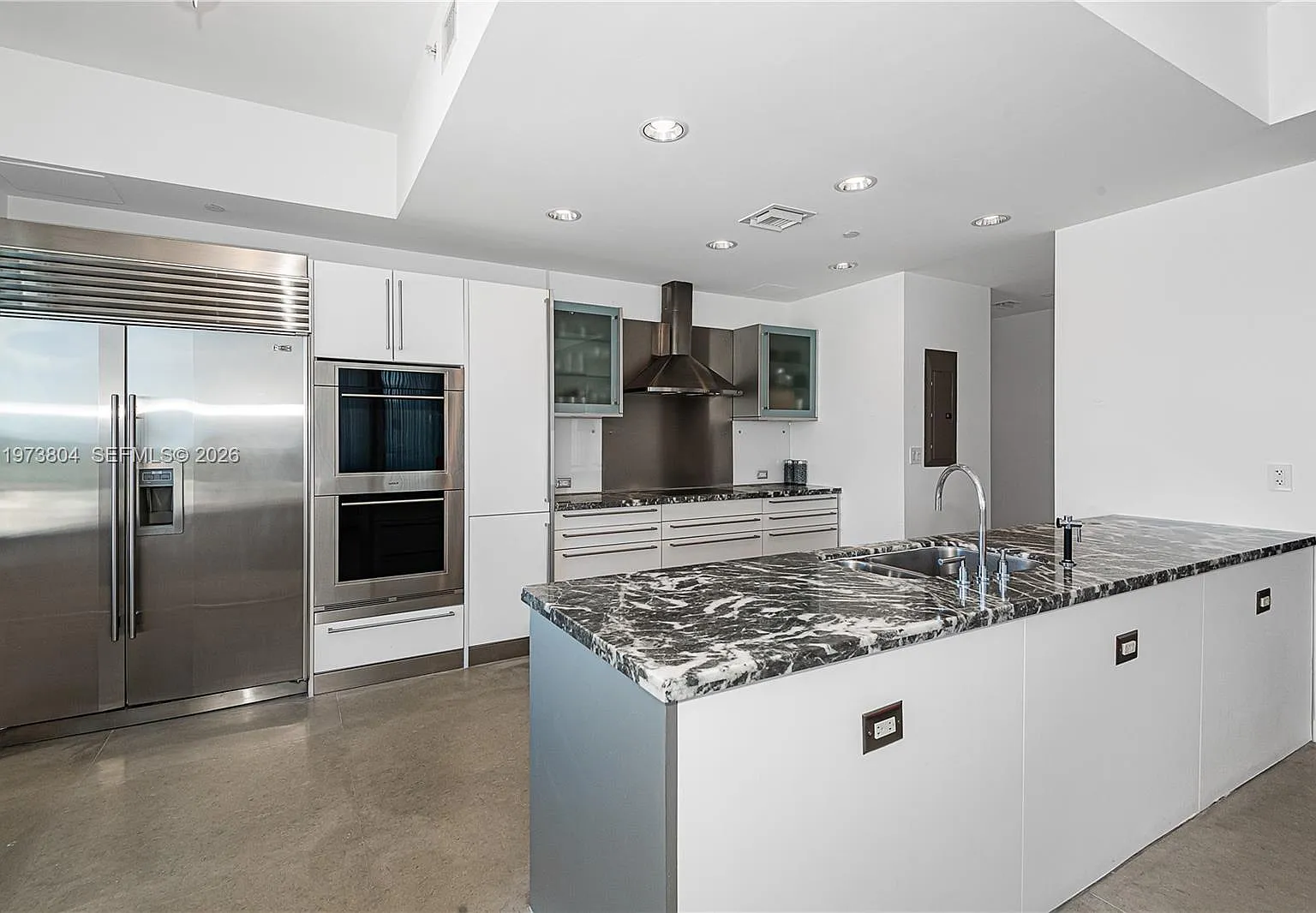 3 bed, 3.5 bath, 2395 sqft, $15,000 — Photo 2