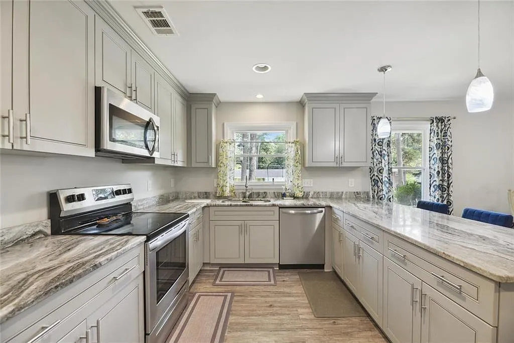 3 bed, 2.0 bath, 1693 sqft, $2,800 — Photo 4