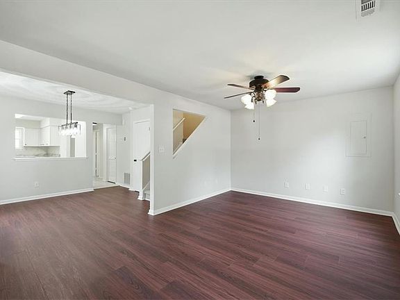3rd image of 930 Sutton St