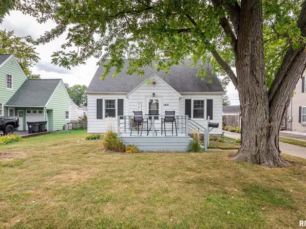1415 N 5th St, Pekin, IL 61554