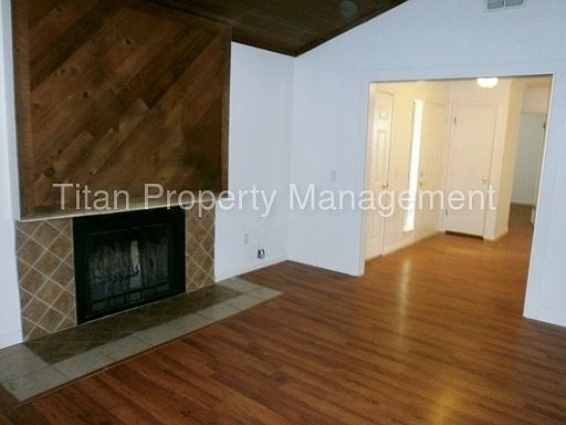 5th image of 8608 Prairiewoods Dr