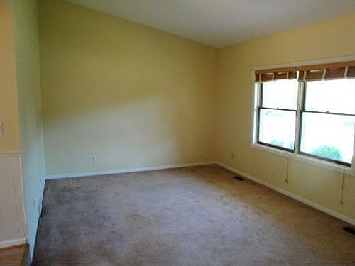 3rd image of 1835 Lockmere Dr SE