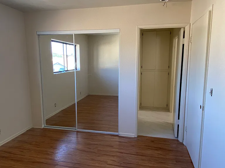 1082 Dawson Ave — Photo 1