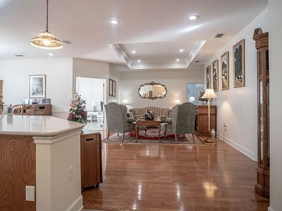 2nd image of 10287 Wildwood Cir