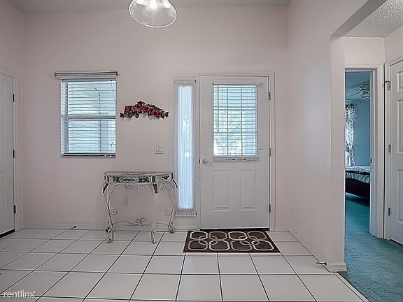 3rd image of 1109R Monterey Ln