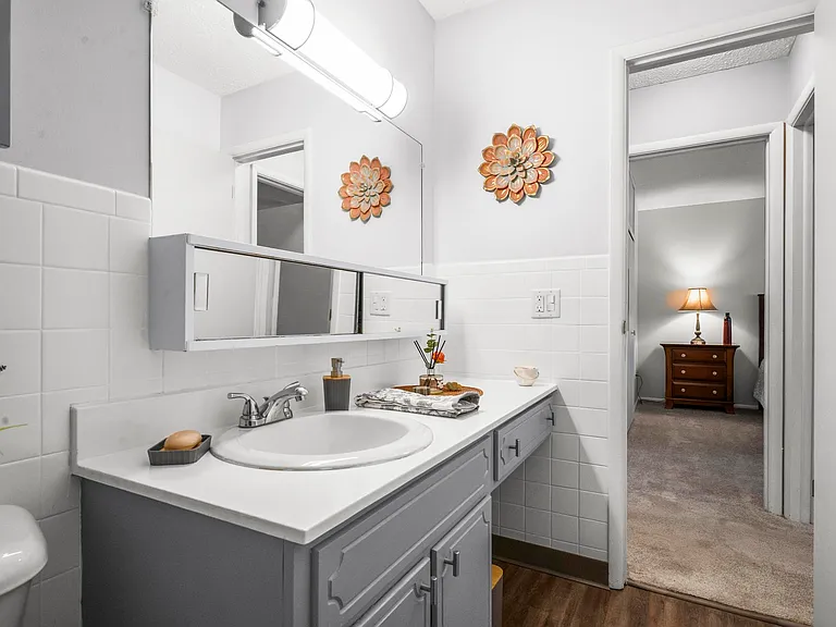 Williamsburg and Portage Pointe Apartments — Photo 9