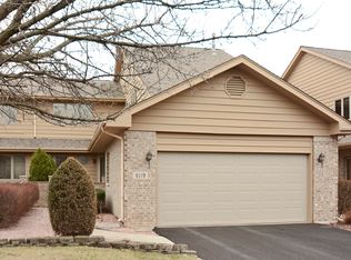 9119 Del Prado Dr, Palos Hills, IL 60465