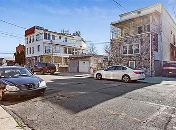 3rd image of 657 Taylor Ave