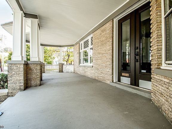 4th image of 529-531 Clifton Ave