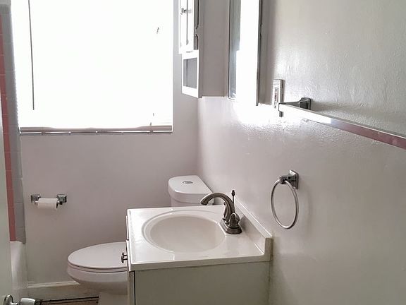 5th image of 327 W Pine St