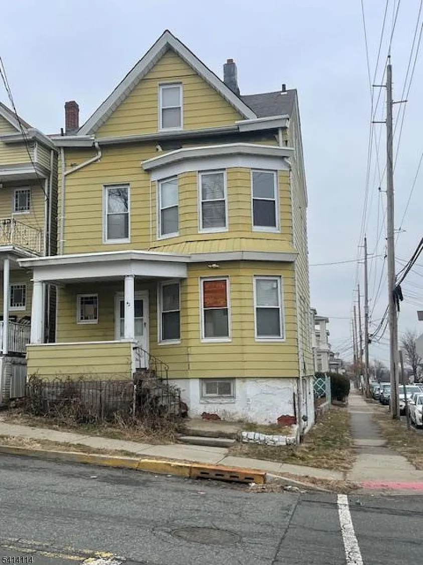 42 Brown Ave photo 1