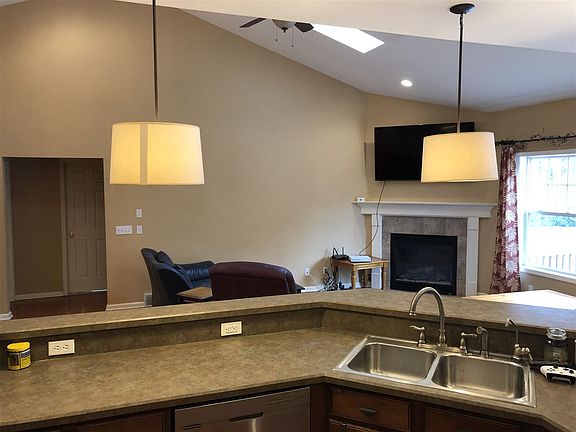 5th image of 936 Mac Arthur Dr