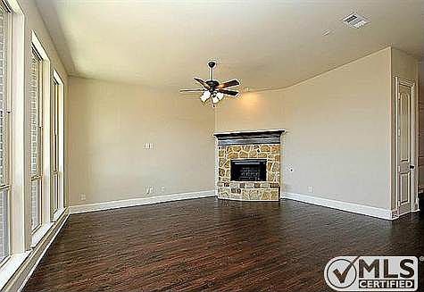 5th image of 695 Caveson Dr