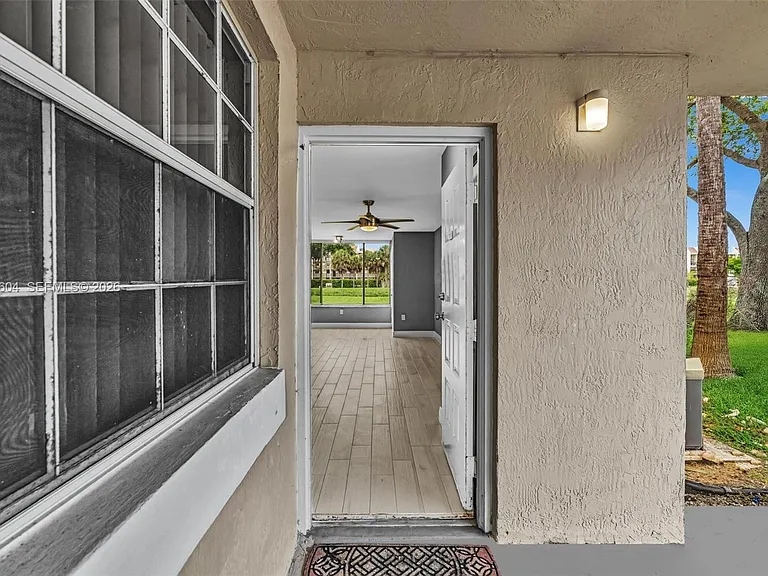 2851 N Oakland Forest Dr #111 — Photo 24
