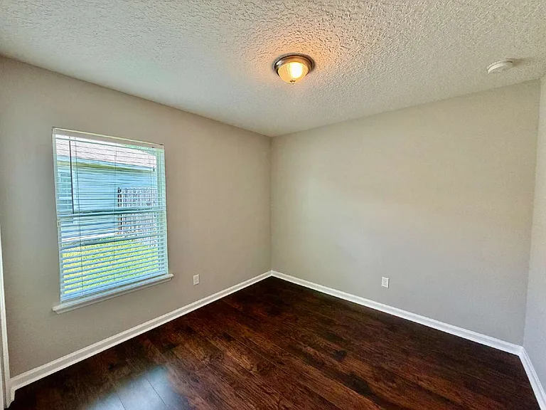 11970 Alexandra Dr — Photo 8